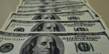 Google remove a cotação do dólar do mecanismo de pesquisa após falhas no valor da moeda