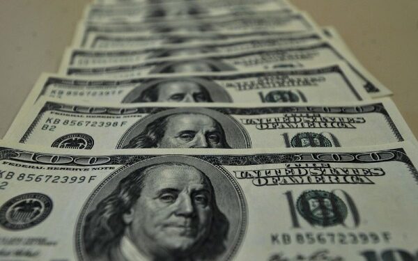 Google remove a cotação do dólar do mecanismo de pesquisa após falhas no valor da moeda