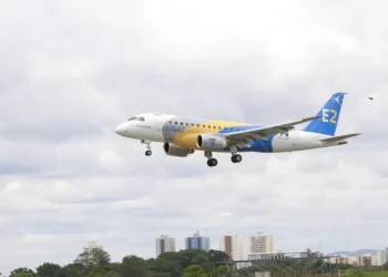 O BNDES aprovou um financiamento de R$1,1 bilhão para a exportação de oito jatos da Embraer