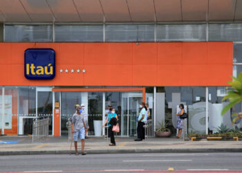 Como o ex-diretor de marketing do Itaú, que foi demitido por usar o cartão corporativo para compras pessoais, justifica seus gastos pessoais