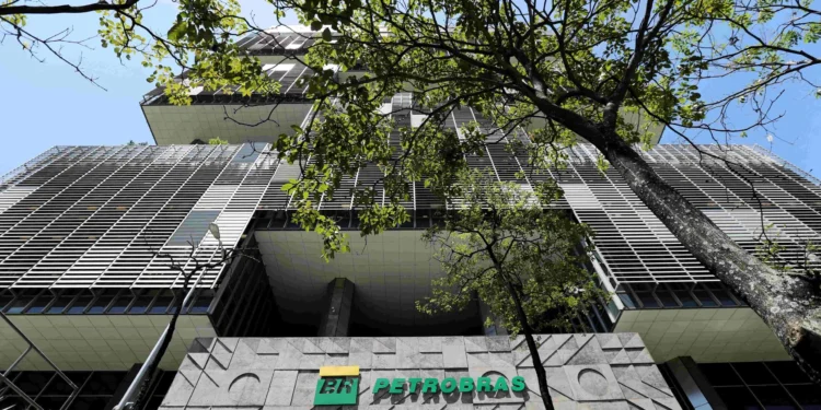 Petrobras (PETR4) estabelece a distribuição de R$ 17,1 bilhões em proventos; confira o esquema