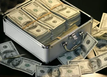 Com Lula e a aprovação do pacote fiscal no Congresso, o dólar recua para R$ 6,04