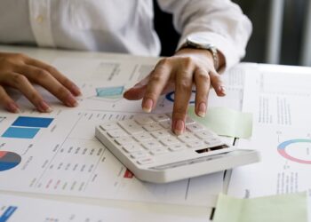 Como planejar e compreender os Cenários Econômicos: Impacto das Taxas de Juros, Indicadores Econômicos e Planejamento Financeiro