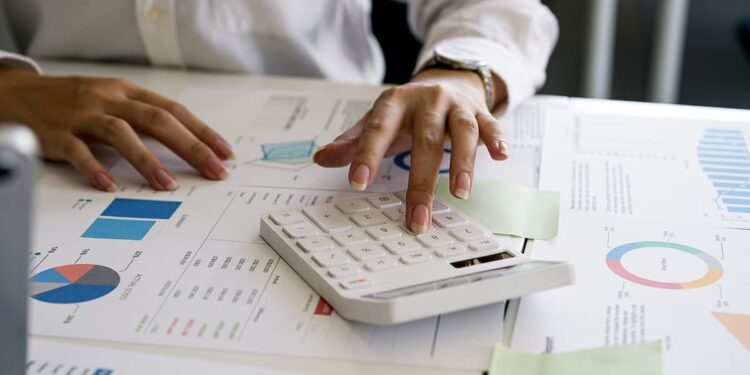 Como planejar e compreender os Cenários Econômicos: Impacto das Taxas de Juros, Indicadores Econômicos e Planejamento Financeiro