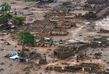 Como os distritos de Mariana foram reconstruídos visando a autossustentabilidade