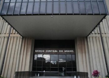 O Banco Central anuncia uma nova intervenção cambial de US$ 3 bilhões para segunda-feira, depois de vender US$ 845 milhões em um leilão à vista