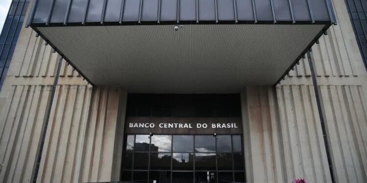 O Banco Central anuncia uma nova intervenção cambial de US$ 3 bilhões para segunda-feira, depois de vender US$ 845 milhões em um leilão à vista