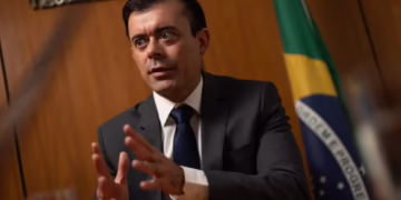O governo concluiu 2024 perto do centro da meta fiscal, segundo Ceron