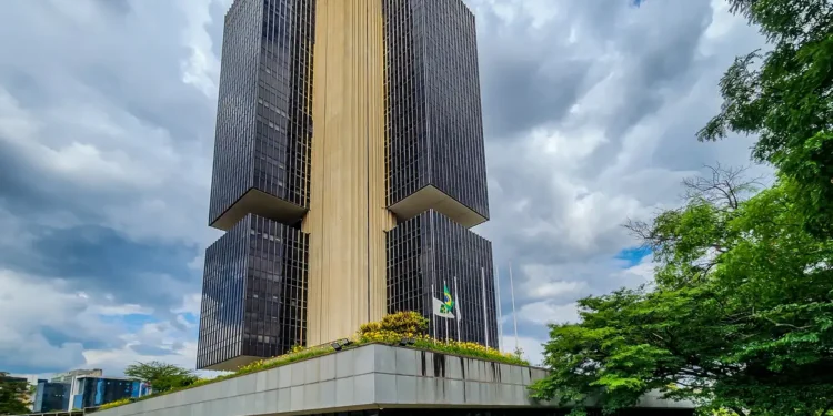 O mercado prevê uma inflação de 5% em 2025 e prevê que o dólar alcance R$ 6 no final deste ano