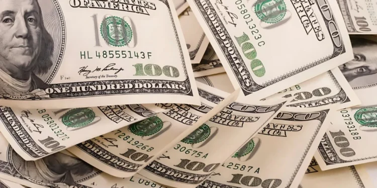 Dólar elevado intensifica a desigualdade e afeta a rotina dos brasileiros