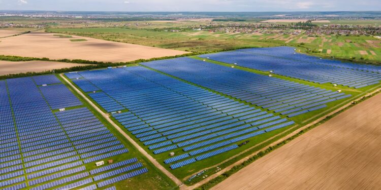 Um parque solar de uma companhia de Pernambuco produzirá energia suficiente para suprir 290 mil lares na região do Vale do Jaguaribe
