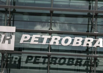 Petrobras já “perdeu” R$ 20 bilhões devido à defasagem de preços, de acordo com associação