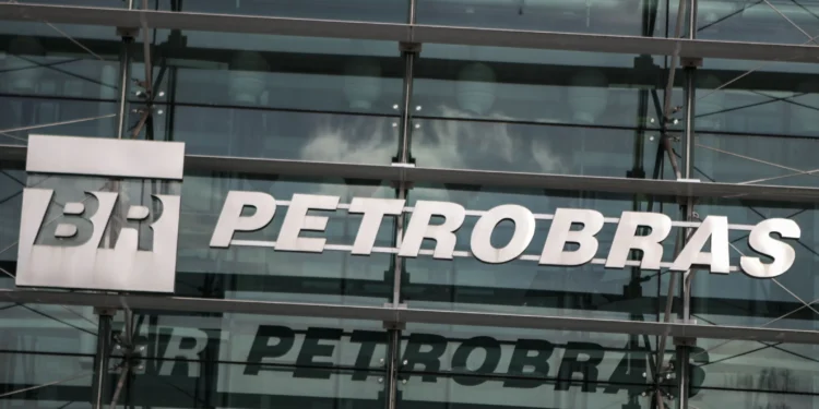 Petrobras já “perdeu” R$ 20 bilhões devido à defasagem de preços, de acordo com associação