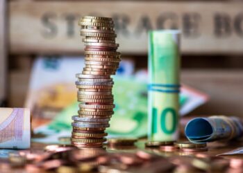 RCRB11: fundo de investimento imobiliário diminui dividendos em 23,4% e divulga valor mais baixo em um ano