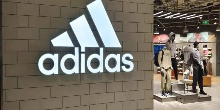 Adidas obtém lucro superior ao previsto após crescimento nas vendas no quarto trimestre
