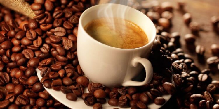 Os preços do café alcançam níveis recorde devido a preocupações sobre a disponibilidade no Brasil