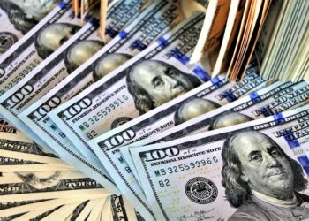 Dólar cai levemente e encerra a R$ 5,92