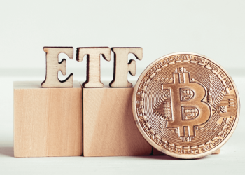 Os ETFs de Bitcoin e Ethereum geram mais de US$ 1 bilhão em aportes diários somados, à medida que o BTC se estabelece acima de US$ 100.000