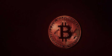 Bitcoin oscila com Fed e aguarda por indicações de Powell