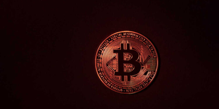 Bitcoin oscila com Fed e aguarda por indicações de Powell