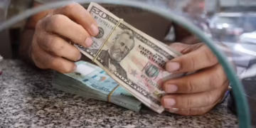 O dólar encerrou estável em R$ 5,86, após a decisão do Federal Reserve e à espera da reunião do Copom