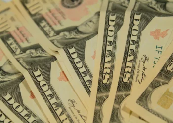 Os juros caem com o alívio do dólar e a eleição de Trump no foco