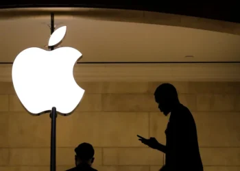 Apple perde a liderança no mercado chinês de celulares e ocupa a terceira posição em 2024
