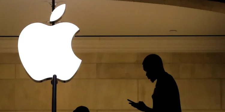 Apple perde a liderança no mercado chinês de celulares e ocupa a terceira posição em 2024