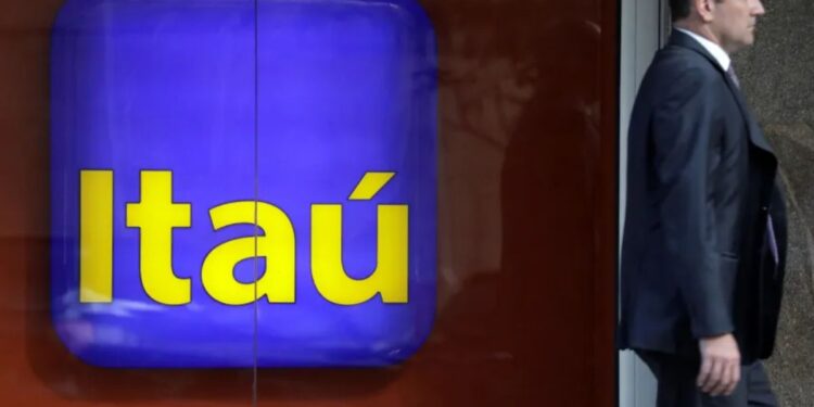 Com a Selic se aproximando dos 14%, Itaú (ITUB4) lidera a preferência dos analistas para investir em janeiro; confira as sugestões de 12 corretoras para iniciar o ano com o pé direito