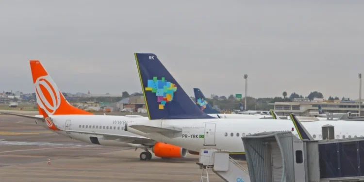 A fusão entre Gol (GOLL4) e Azul (AZUL4) pode potencializar o mercado, afirma o ministro de Portos e Aeroportos