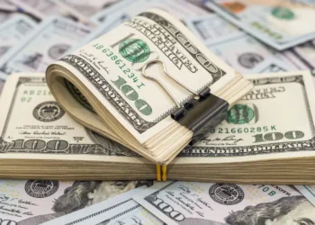 Banco Central realiza leilões de dólar para conter a valorização nesta segunda-feira