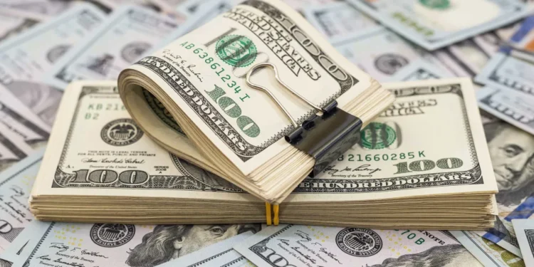 Banco Central realiza leilões de dólar para conter a valorização nesta segunda-feira
