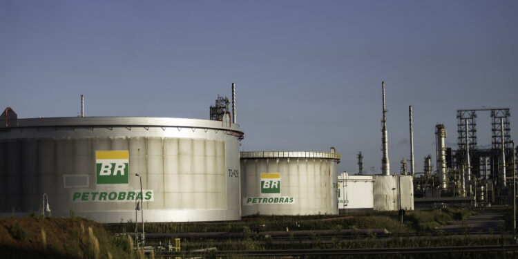 Petrobras (PETR4) diminui em 1% o custo médio do gás para as companhias de distribuição