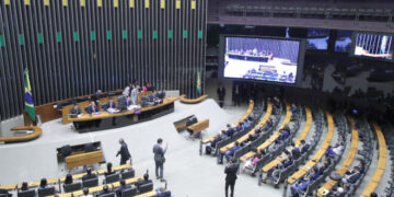 Em 2024, os parlamentares destinaram mais de R$ 171 milhões em ‘emendas Pix’ para prefeituras de parentes