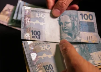 Mercado diminui a previsão de déficit primário em 3 bilhões de reais para 2025
