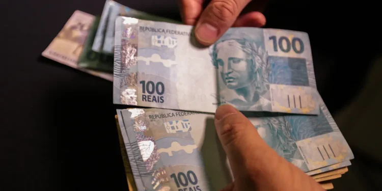Mercado diminui a previsão de déficit primário em 3 bilhões de reais para 2025