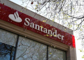 Segundo um jornal britânico, o Santander está considerando deixar o Reino Unido devido à insatisfação com os bancos comerciais