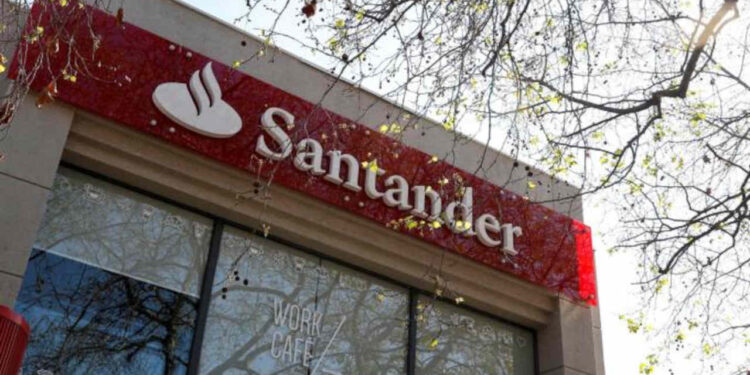 Segundo um jornal britânico, o Santander está considerando deixar o Reino Unido devido à insatisfação com os bancos comerciais