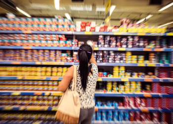 O aumento nos custos dos alimentos está destruindo o orçamento das famílias em Fortaleza