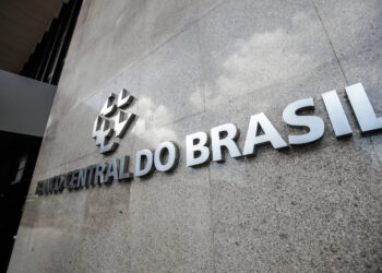 O Banco Central vendeu US$ 3 bilhões em um leilão de linha, na terceira intervenção sob a gestão de Galípolo