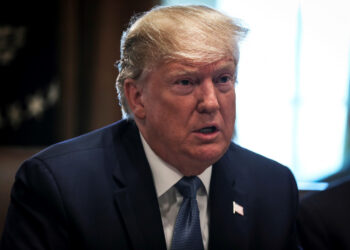 Trump confirma a implementação de tarifas sobre petróleo até o dia 18 de fevereiro
