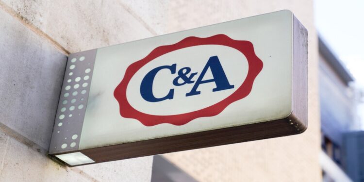 No 4T24, a C&A (CEAB3) registrou um lucro de R$ 254,9 milhões, um crescimento de 59,8%