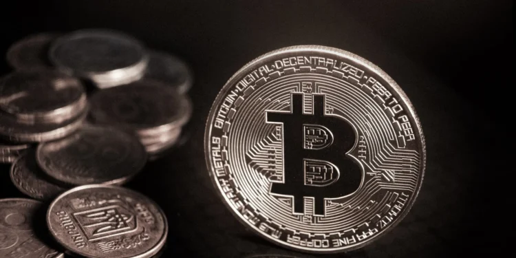 Bitcoin (BTC) atinge uma queda de mais de 13% devido ao ‘tarifaço’ de Trump, que abala as criptomoedas hoje; entenda a situação