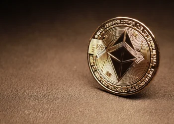 Bitcoin e ethereum recuam após Bybit ser alvo de um ataque hacker que custou US$ 1 bilhão