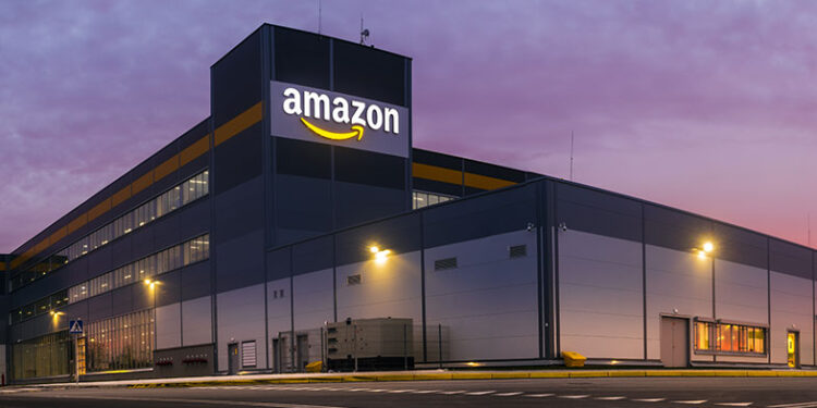 Amazon se destaca na aquisição de energia limpa e amplia a logística sustentável no Brasil