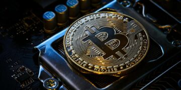 O fundo do Bitcoin não foi alcançado: os negociadores buscam a região de 74 mil dólares, enquanto a ameaça de tarifas da União Europeia de Trump arrasa os mercados