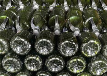 A Receita Federal recolhe 2 mil litros de azeite que era ilegal no Brasil