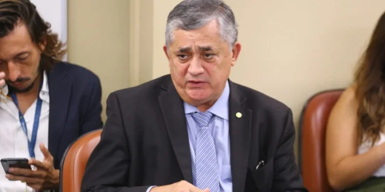 O líder governamental liga o Datafolha a especulações sobre o dólar e fake news