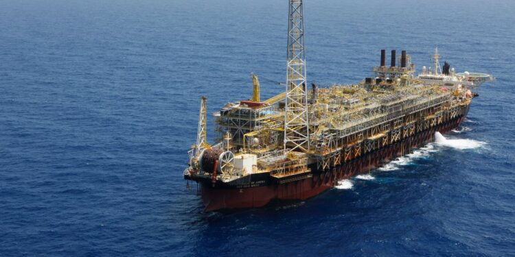 Petrobras (PETR4) comercializa seu primeiro combustível marinho renovável para Cingapura
