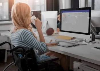 Atentas à inclusão, companhias apreciam funcionários PCDs no Ceará